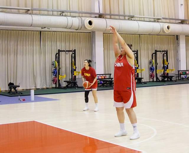 刘禹彤、杨舒予在列！中国女篮最新训练画面出炉，宫鲁鸣接受采访